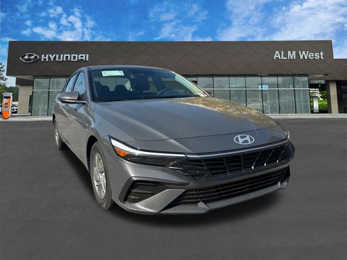 New 2026 Hyundai Elantra SE image 3