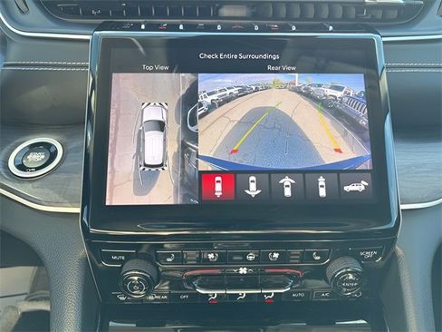 Used 2023 Jeep Grand Cherokee Limited w/ Luxury Tech Group II image 14