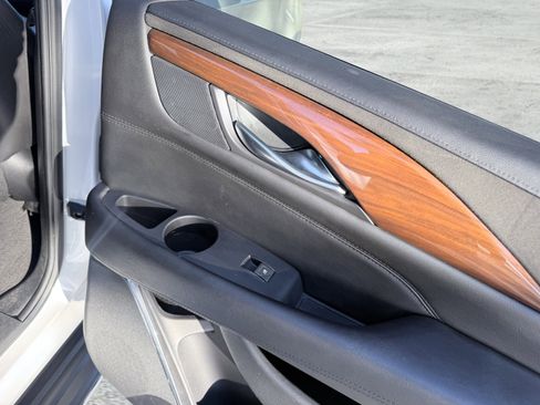 Used 2018 Cadillac Escalade Premium Luxury image 43