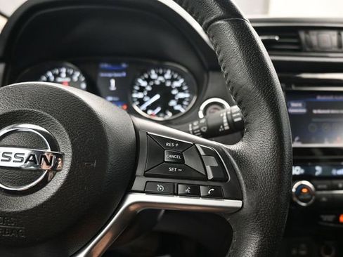 Used 2019 Nissan Rogue SV AWD/4WD image 17