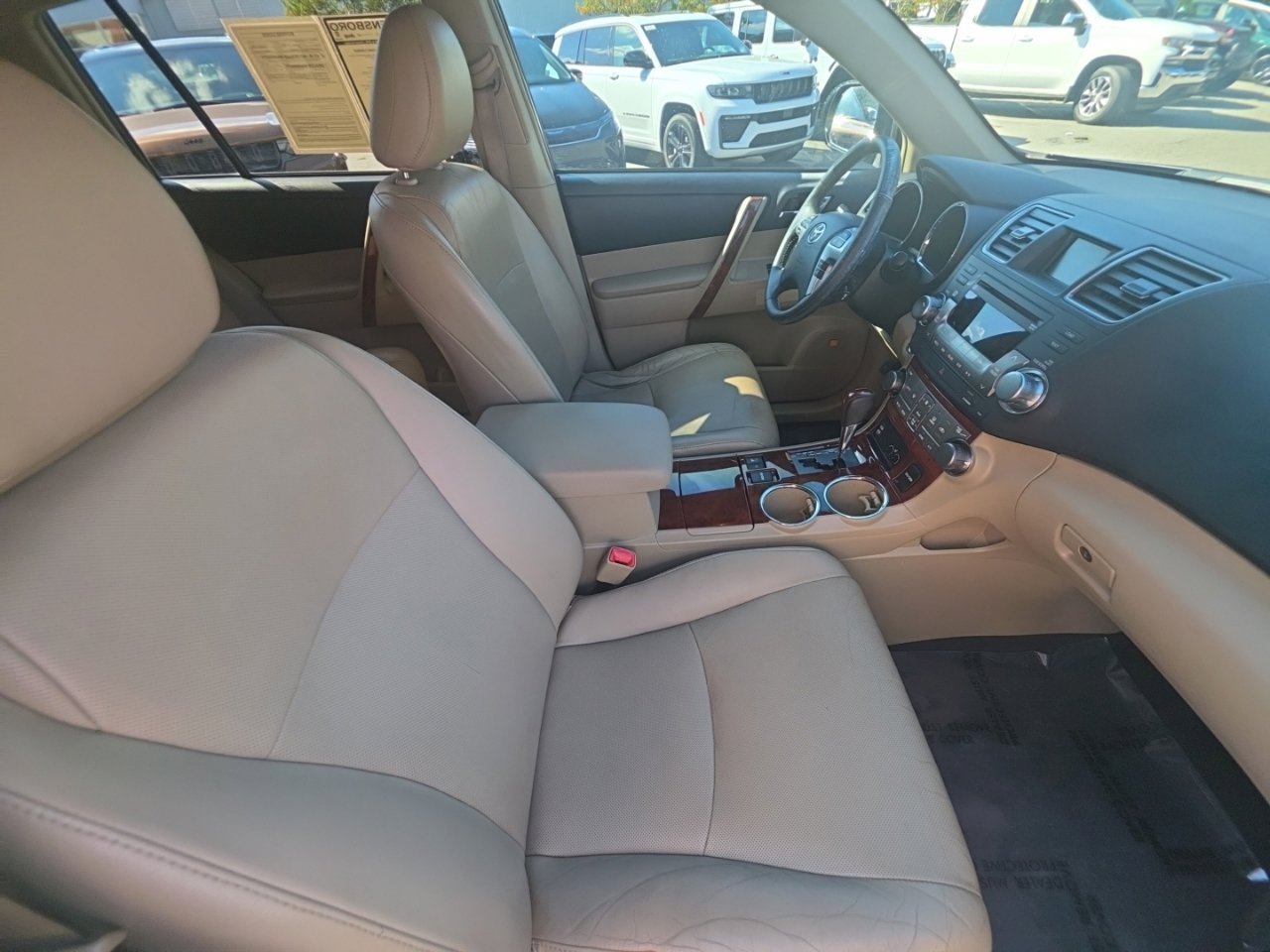 Used 2012 Toyota Highlander Limited w/ Tow Pkg AWD/4WD image 31