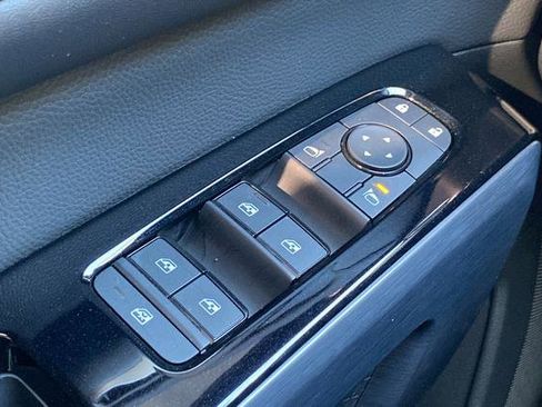 Used 2025 Nissan Pathfinder SL w/ SL Premium Package image 10