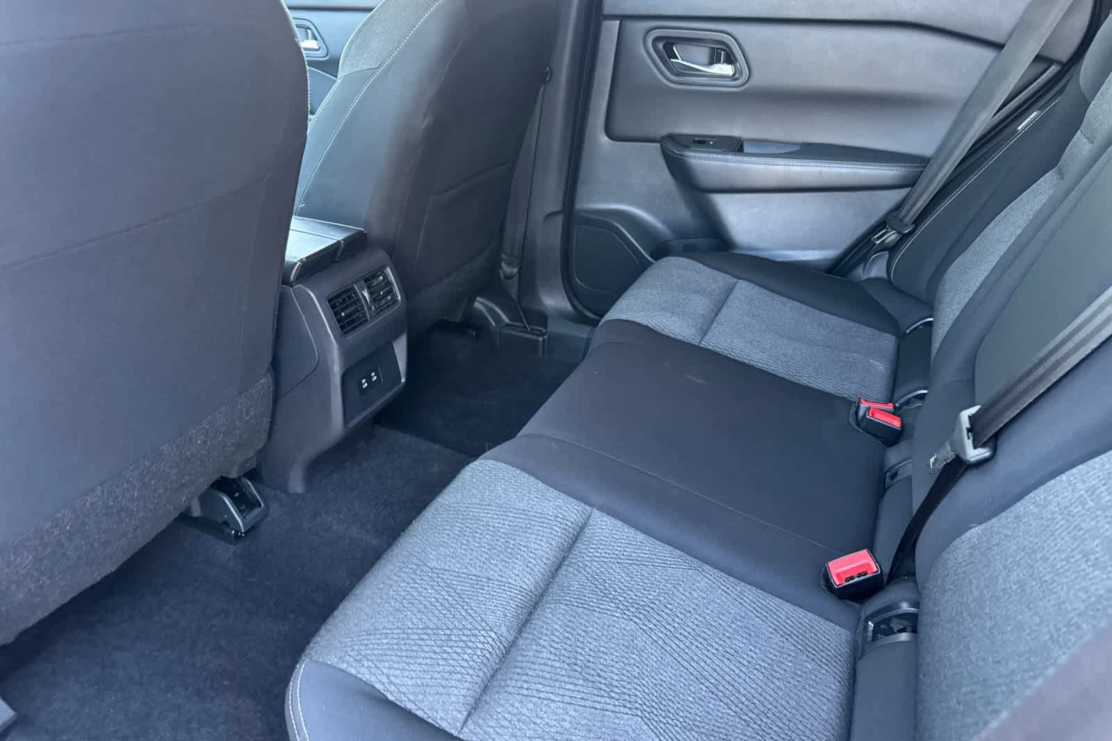 Used 2025 Nissan Rogue SV AWD/4WD image 4