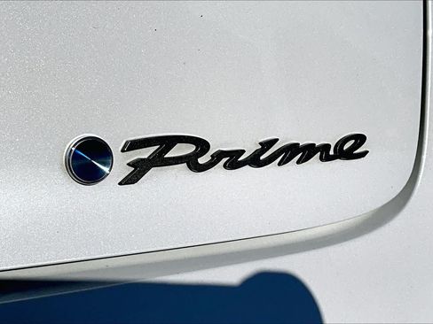 Used 2023 Toyota Prius Prime Premium FWD image 9