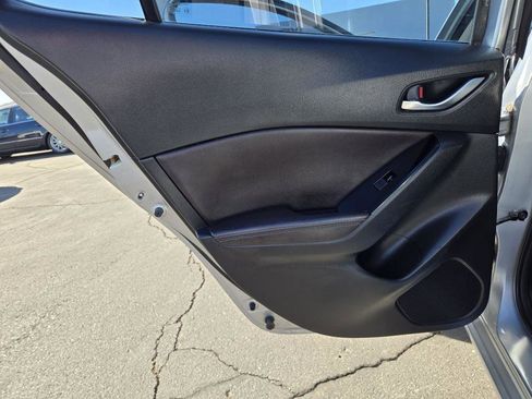 Used 2017 MAZDA MAZDA3 Touring image 12