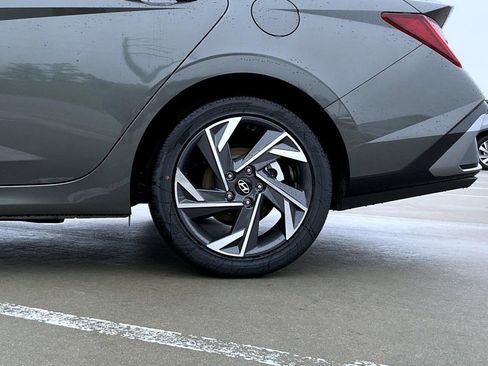 New 2026 Hyundai Elantra Limited FWD image 23
