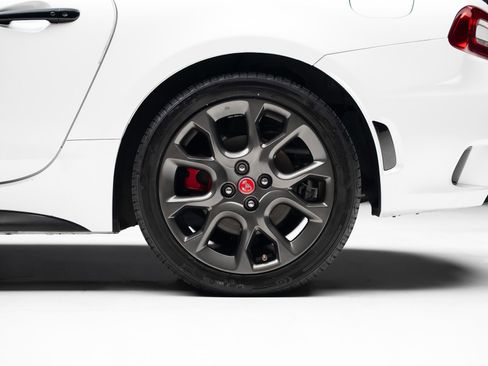Used 2019 FIAT 124 Spider Abarth w/ Convenience Group RWD image 23