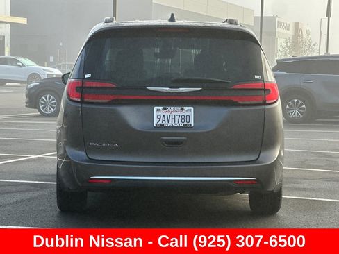Used 2022 Chrysler Pacifica Touring-L FWD image 5