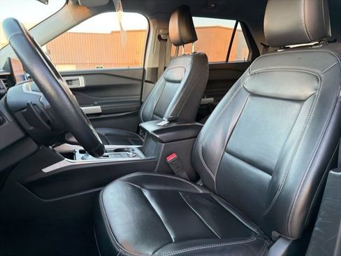 Used 2021 Ford Explorer XLT w/ Equipment Group 202A image 16