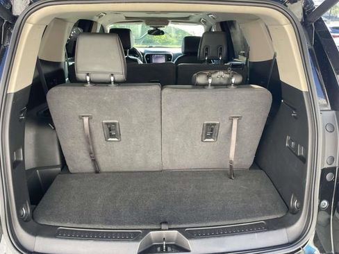 Used 2017 GMC Acadia Denali w/ Technology Package FWD image 8
