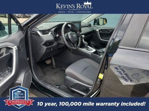 Used 2021 Toyota RAV4 LE AWD/4WD image 9