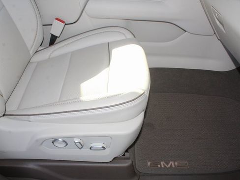 Used 2024 GMC Yukon Denali image 19