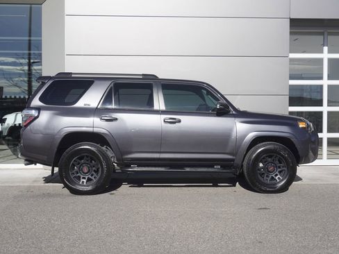 Used 2021 Toyota 4Runner SR5 Premium image 7