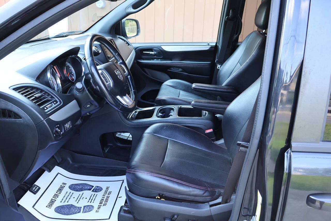 Used 2014 Dodge Grand Caravan R/T w/ Driver Convenience Group FWD image 10