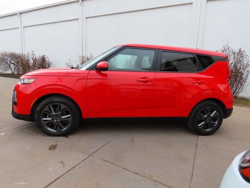 Used 2021 Kia Soul EX image 4