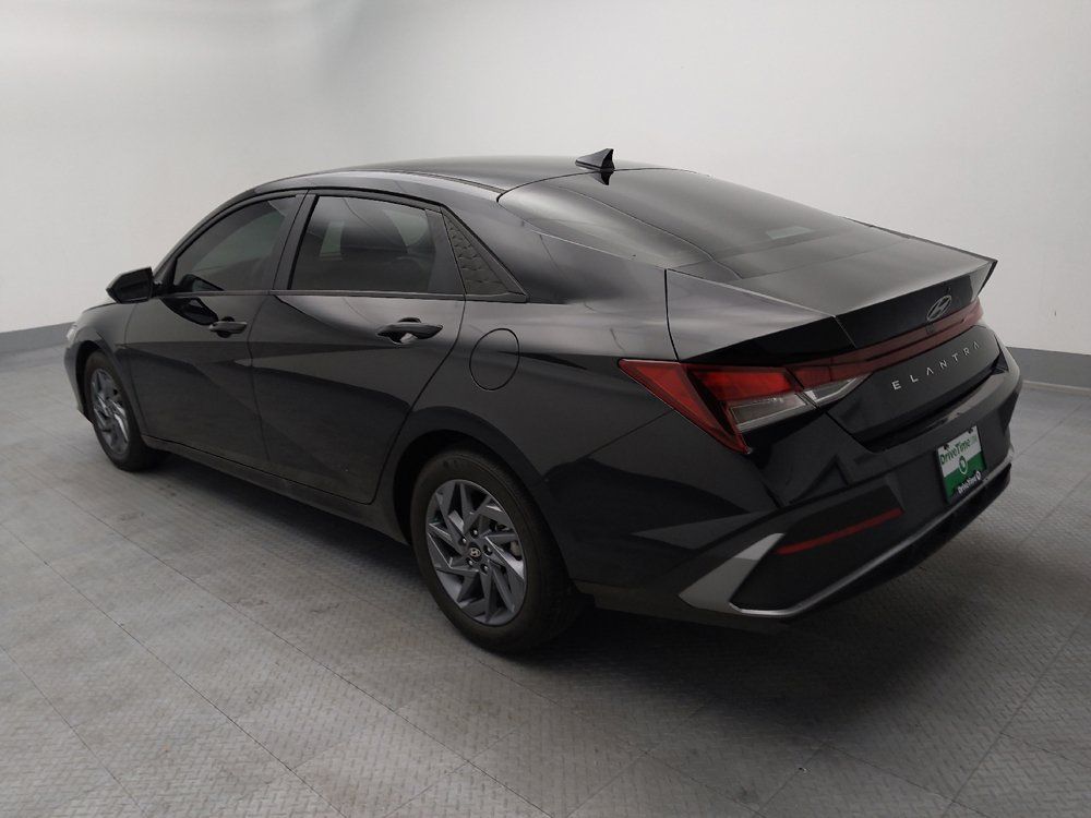 Used 2024 Hyundai Elantra SEL FWD image 5