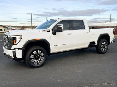 Used 2024 GMC Sierra 2500 Denali image 13