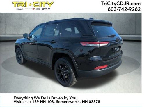 New 2025 Jeep Grand Cherokee Altitude image 5