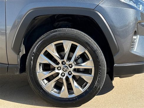 Used 2021 Toyota RAV4 XLE Premium image 7