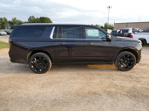 New 2026 Chevrolet Suburban High Country AWD/4WD image 3