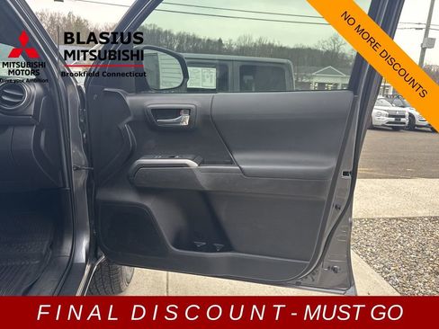 Used 2021 Toyota Tacoma TRD Sport w/ Technology Package image 35