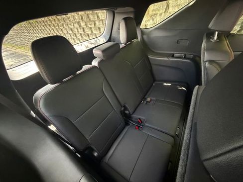Used 2024 Chevrolet Traverse RS AWD/4WD image 48