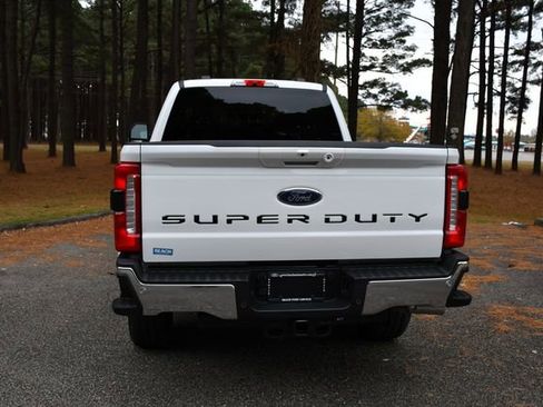 Used 2025 Ford F250 Lariat w/ FX4 Off-Road Package image 4