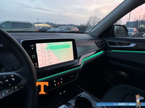 Used 2024 Volkswagen Atlas Peak Edition SE image 16