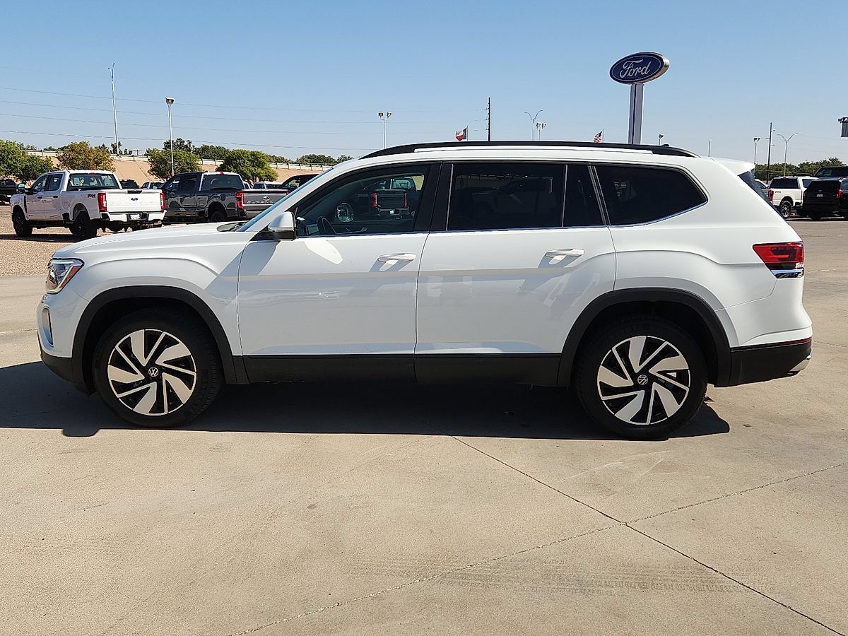 Used 2025 Volkswagen Atlas SE AWD/4WD image 2