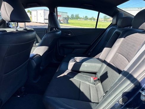 Used 2017 Honda Accord Sport image 12