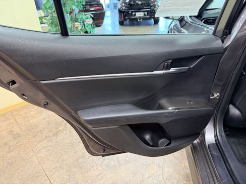 Used 2023 Toyota Camry SE FWD image 9