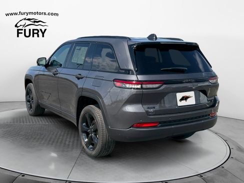 Used 2025 Jeep Grand Cherokee Limited w/ Black Appearance Package AWD/4WD image 5