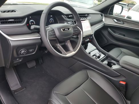 New 2025 Jeep Grand Cherokee L Limited w/ Black Appearance Package image 17