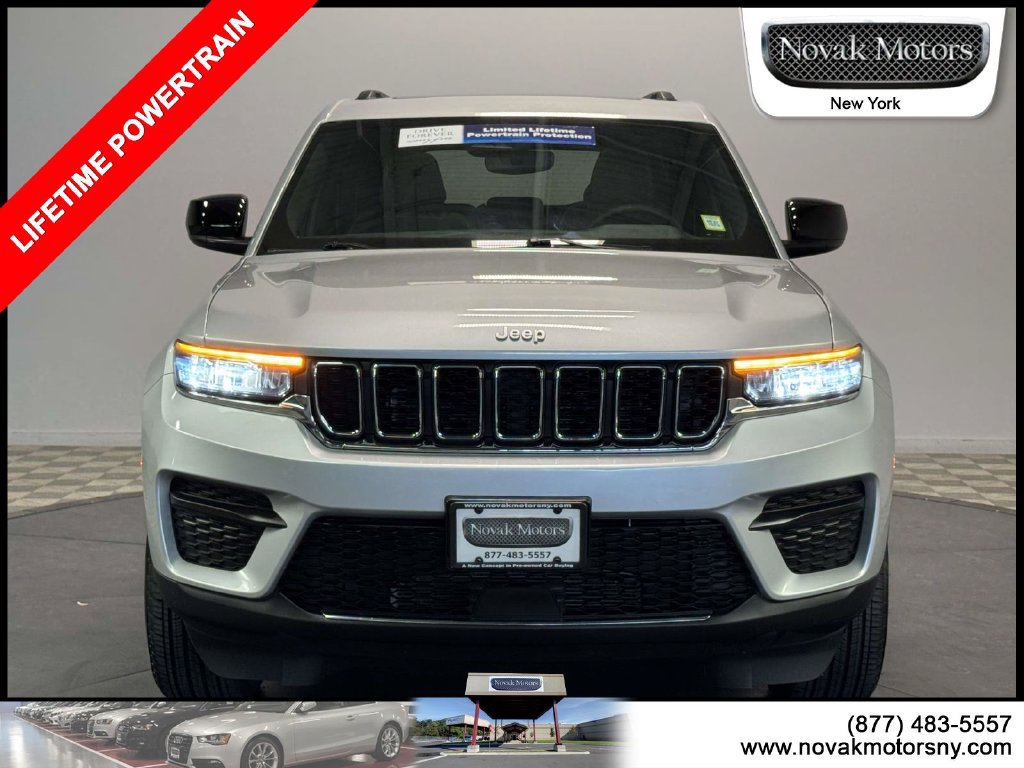 Used 2024 Jeep Grand Cherokee Laredo X AWD/4WD image 2