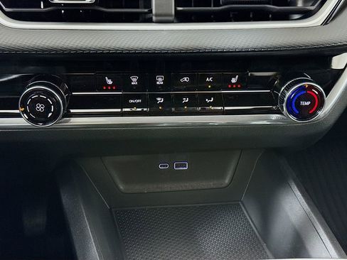 New 2026 Chevrolet Equinox LT w/ Safety and Technology Package FWD image 16