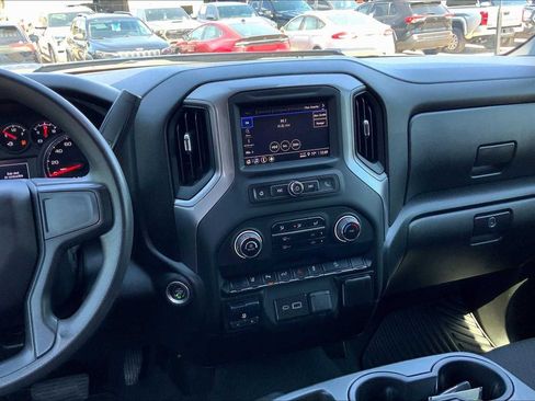 Used 2024 Chevrolet Silverado 2500 Custom w/ Custom Value Package image 6