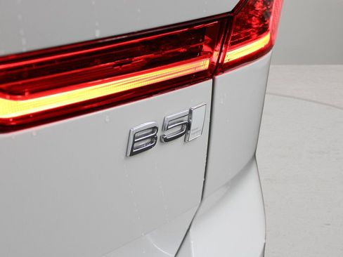 Certified 2023 Volvo XC60 B5 Ultimate w/ Climate Package image 63