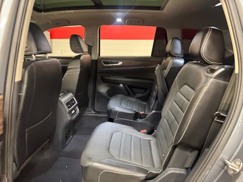 Used 2024 Volkswagen Atlas SEL AWD/4WD image 17