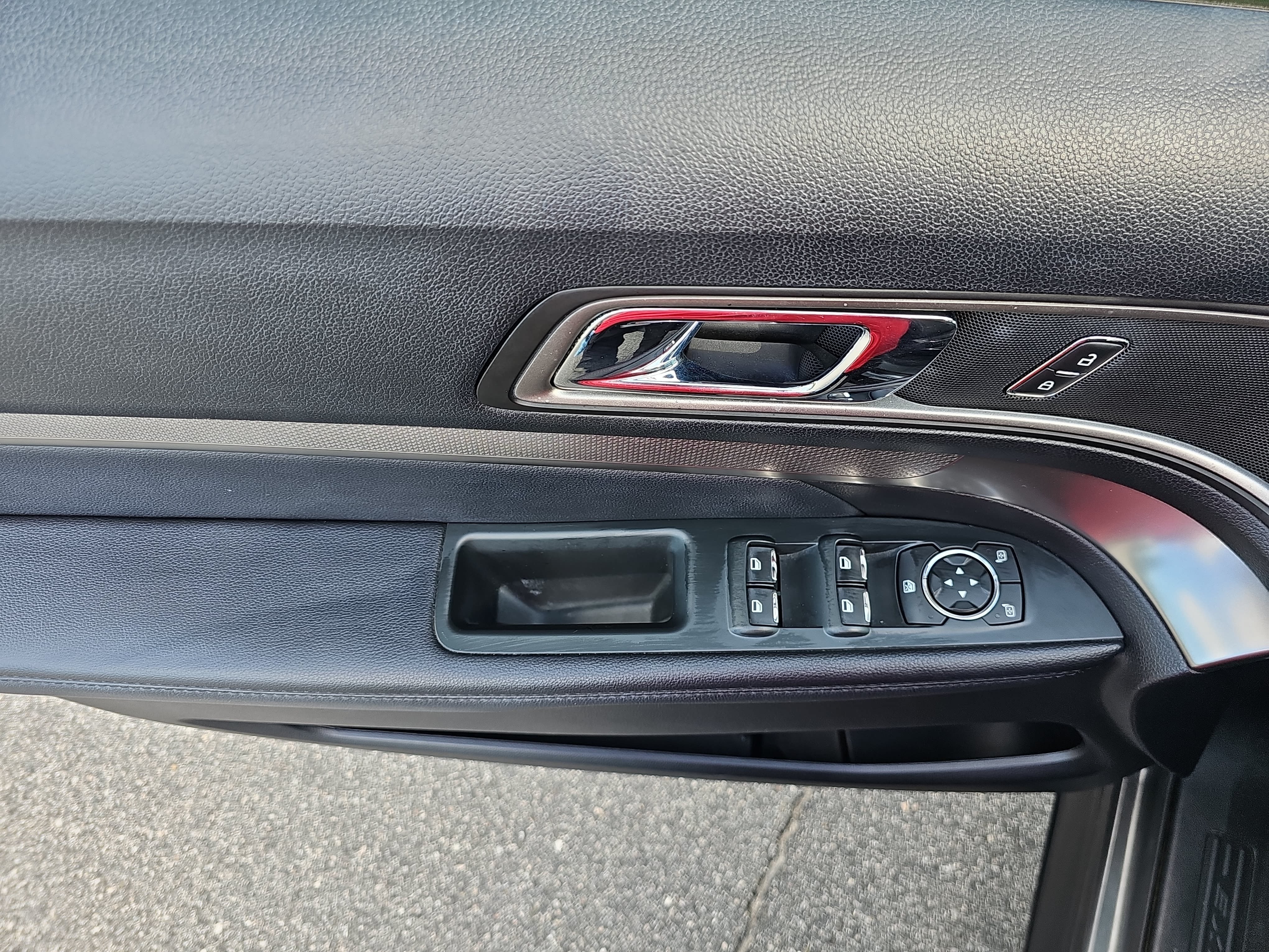 Used 2019 Ford Explorer XLT w/ Equipment Group 201A FWD image 28