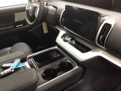 New 2025 Ford Expedition Active image 48