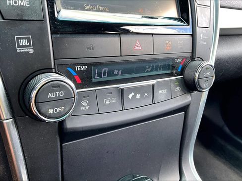 Used 2017 Toyota Camry SE image 30