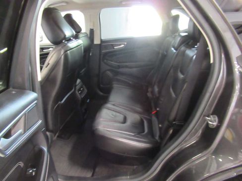 Used 2020 Ford Edge Titanium FWD image 15