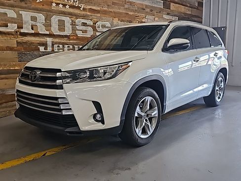 Used 2019 Toyota Highlander Limited image 2