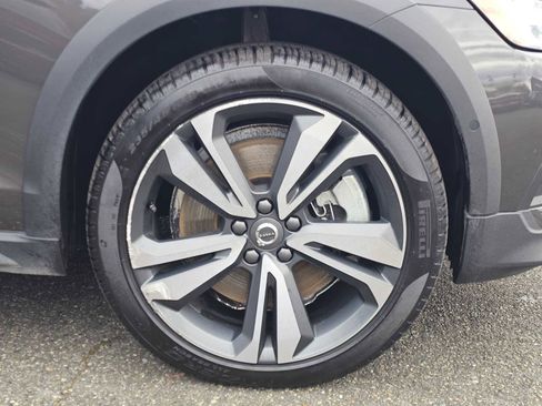 Certified 2025 Volvo V60 B5 Cross Country Plus AWD/4WD image 10