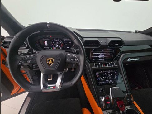 Used 2022 Lamborghini Urus image 13
