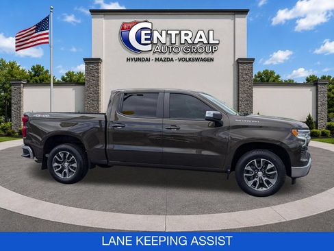 Used 2023 Chevrolet Silverado 1500 LT AWD/4WD image 9