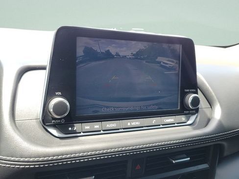 Used 2023 Nissan Rogue S FWD image 19