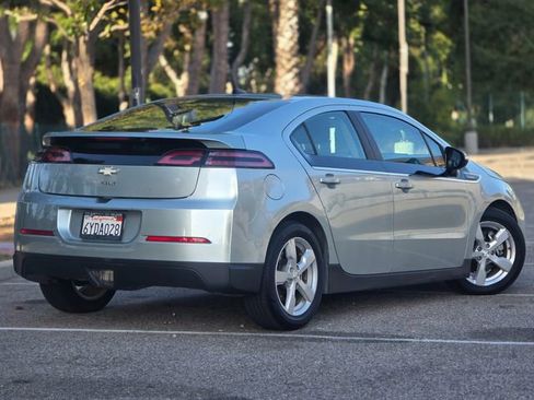 Used 2013 Chevrolet Volt FWD image 8