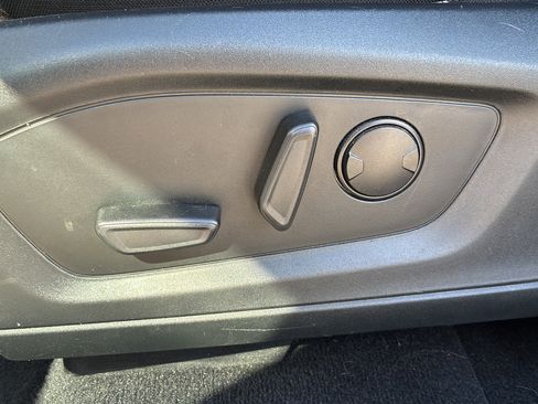Used 2021 Ford Explorer XLT RWD image 14