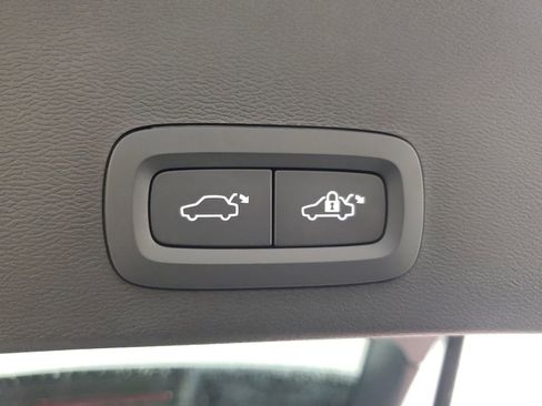Used 2024 Volvo XC40 B5 Plus w/ Climate Package AWD/4WD image 10